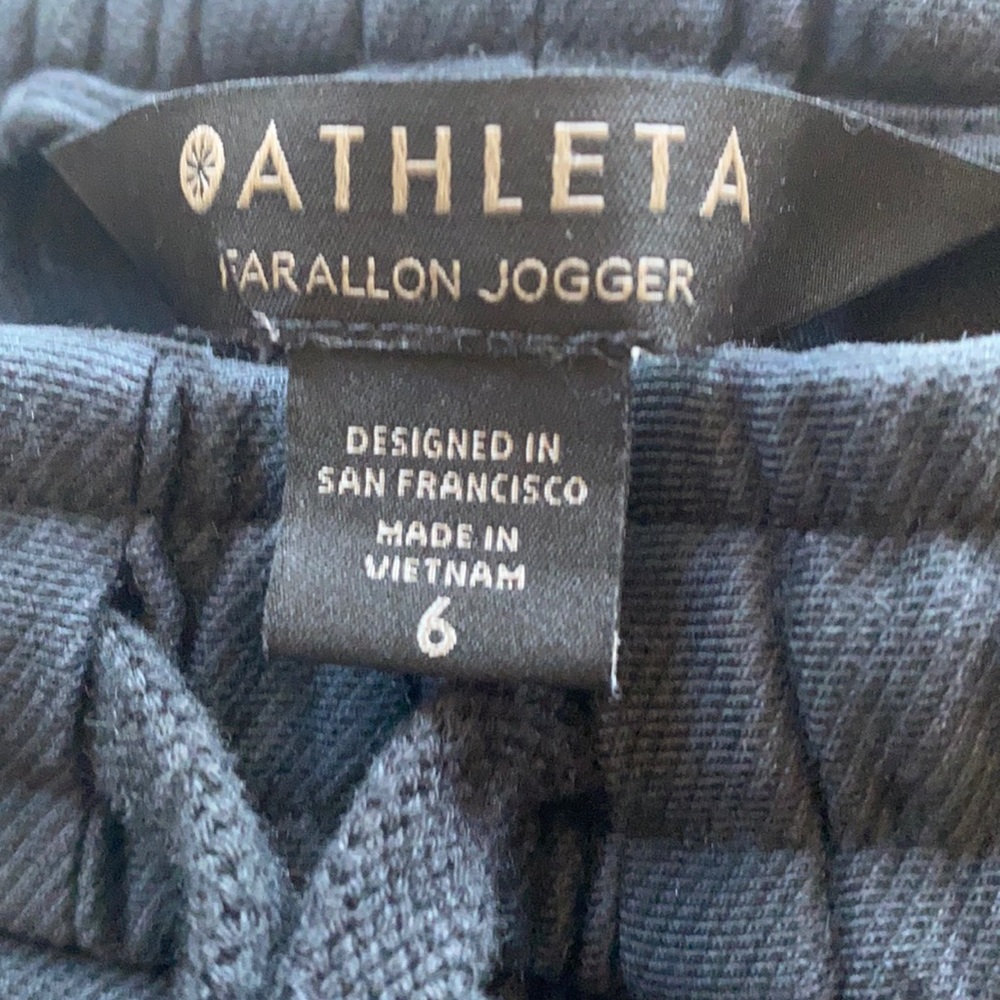 Size 6 Farallon Athleta joggers, black.